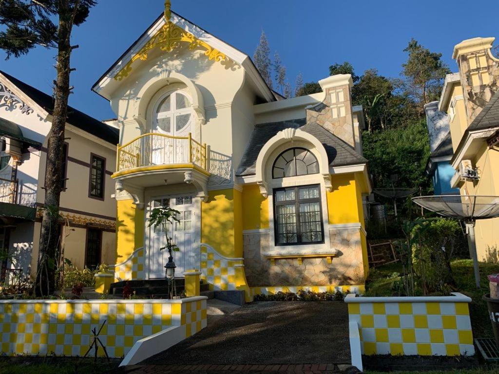 Villa Wubao Kota Bunga 3 Kamar Harga Budget Cinengangirang Exterior foto